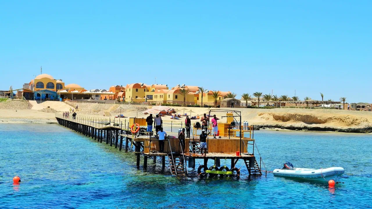 الفندق روحانو بيتش ريزورت - القصير